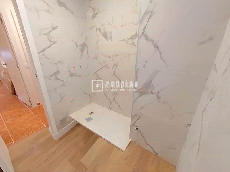 Foto 9940edd4-b89a-4f53-b384-3b159e232fa6. Piso  totalmente reformado de 5 dormitorios perfectamente ubicado en Arroyo de la Miel, en Benalmádena