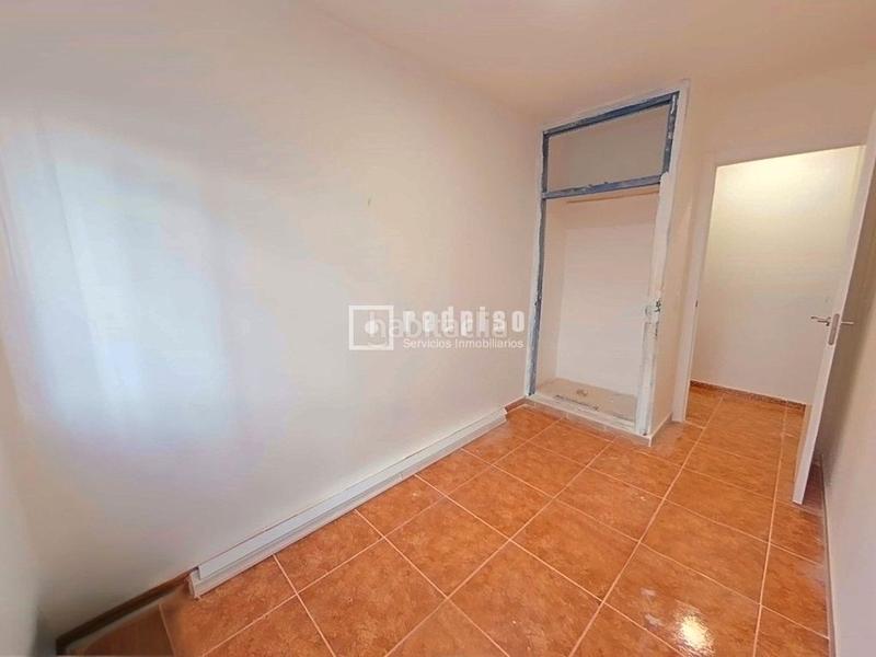 Foto 9d180b73-af0c-4818-9a77-e1bc74a8ba59. Piso  totalmente reformado de 5 dormitorios perfectamente ubicado en Arroyo de la Miel, en Benalmádena