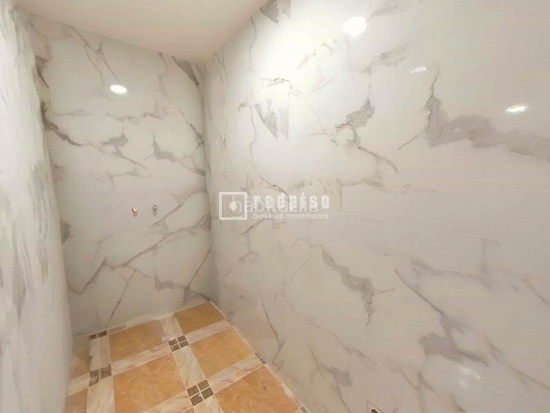 Foto ab7a1d04-26f3-4b4e-9ad8-c17e1b6a7e9f. Piso  totalmente reformado de 5 dormitorios perfectamente ubicado en Arroyo de la Miel, en Benalmádena