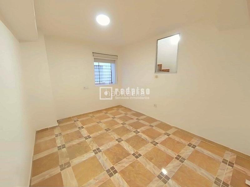 Foto f0572450-7776-4b96-aa76-7c6be9419f6b. Piso  totalmente reformado de 5 dormitorios perfectamente ubicado en Arroyo de la Miel, en Benalmádena