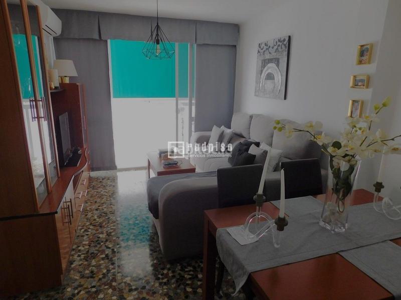 Foto 1a77b19c-c362-4704-aac7-84febca43860. Piso espectacular piso renovado de 3 dormitorios cocina salón balcón. muy luminoso! en Torremolinos