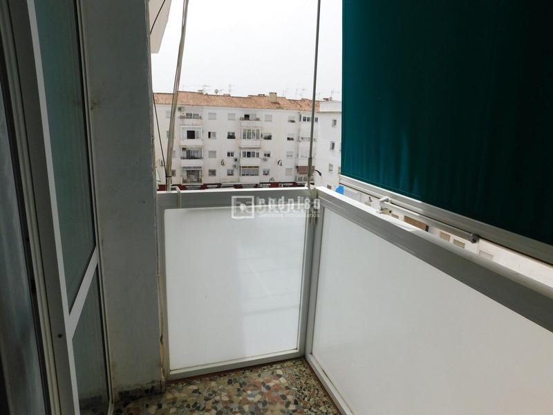 Foto e2f817f4-c544-4139-a99b-444f8e23262c. Piso espectacular piso renovado de 3 dormitorios cocina salón balcón. muy luminoso! en Torremolinos