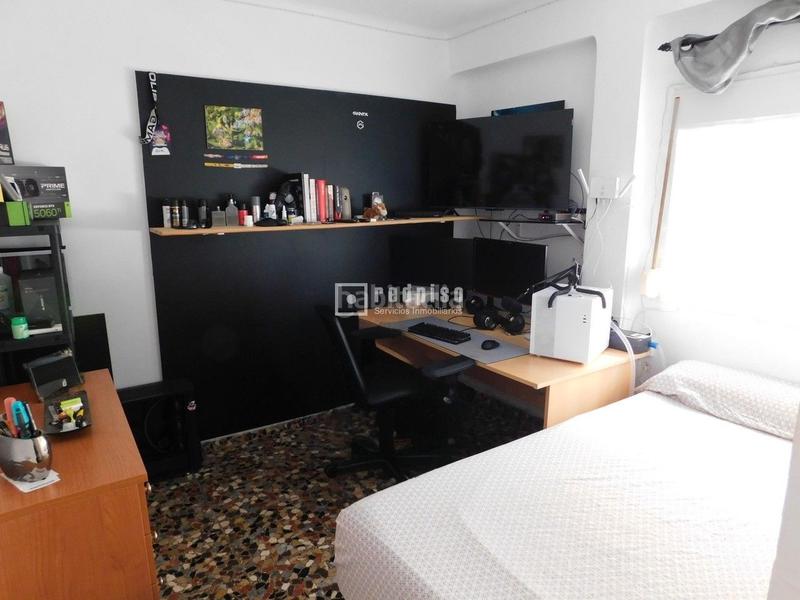 Foto fe9da854-13b5-4dc3-85d7-3cdc8efc3d2f. Piso espectacular piso renovado de 3 dormitorios cocina salón balcón. muy luminoso! en Torremolinos