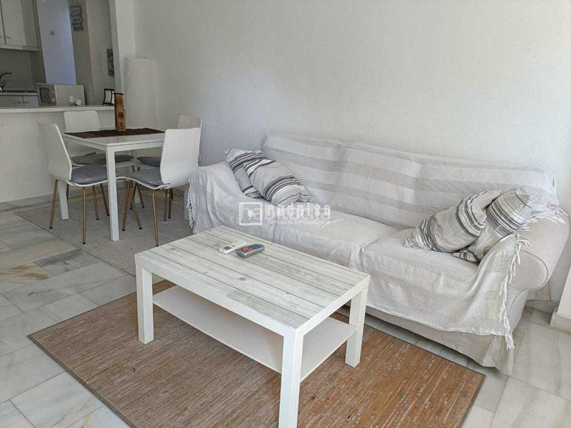 Foto cce727e7-4c46-43ae-a38e-87ed527e56f3. Rent flat with heating parking in Montemar Torremolinos