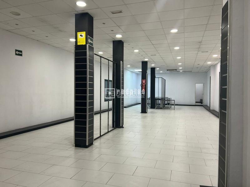 Foto 9deb1920-f209-4b51-a892-f263c9209672. Lloguer local comercial a Calvario Torremolinos