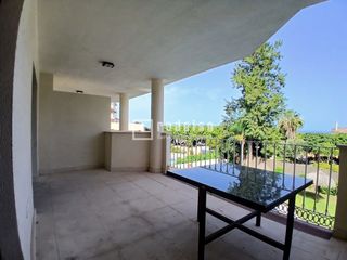 Flat  Del golf este
