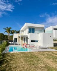 Xalet a Golf Bahía. Vivienda de lujo en sierra cortina