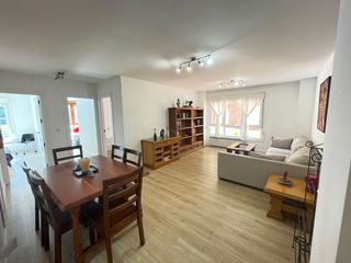 Etagenwohnung in Avenida de los castros 143. Amplio piso en av. de los castros de 3 dormitorios y dos baños,