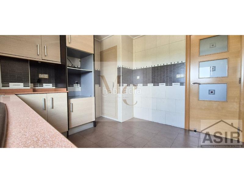 Foto ab8b8d72-3b96-408d-a14c-adb11bf6eb16. Piso  4 habitaciones venta en Benifaió