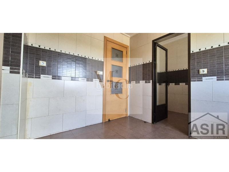Foto feeb5d4d-ac60-45b9-9999-bf1d935dada2. Piso  4 habitaciones venta en Benifaió