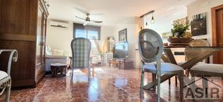 Maison à Benifaió. Este chalet sorprende desde el primer momento por la amplitud de