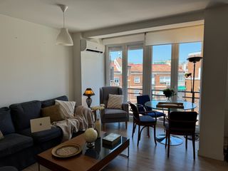 Miete Etagenwohnung in Calle de víctor de la serna 3. Piso completo para cuatro personas de 3 habitaciones en hispanoa