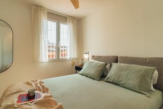 Location Attique  Carrer de manso. Apartamento ático con ac