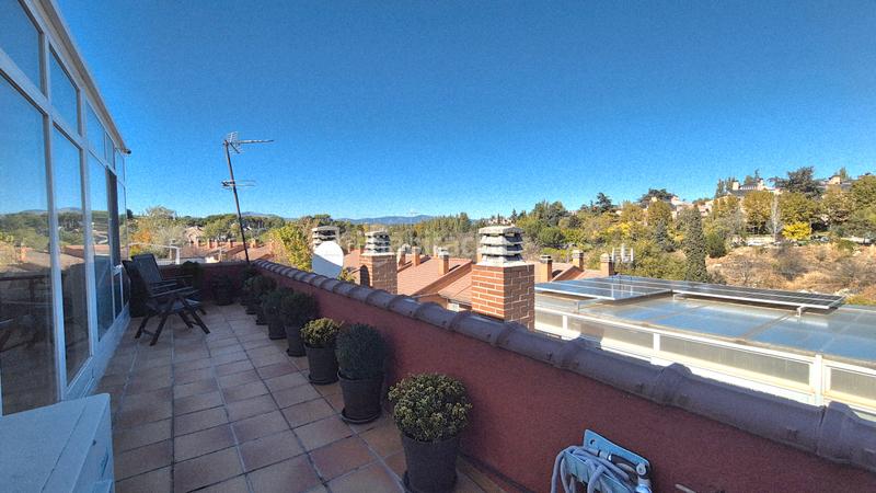 Foto 665342df-5e89-4b5d-b258-15096bf06475. Reihenhaus mit heizung pool in La Navata Galapagar