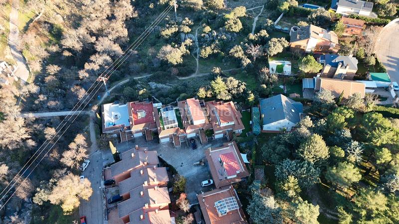 Foto c6277ca0-b09e-4297-ab5b-a2fea1cd7473. Reihenhaus mit heizung pool in La Navata Galapagar