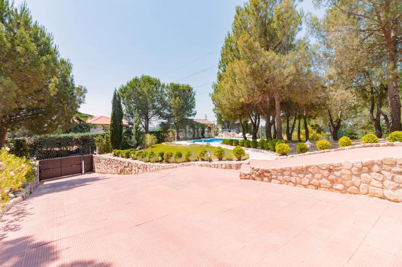 Foto 5d54a054-ae7b-4aed-979c-efcda684731d. Casa amb xemeneia calefacció aparcament piscina a Torrelodones