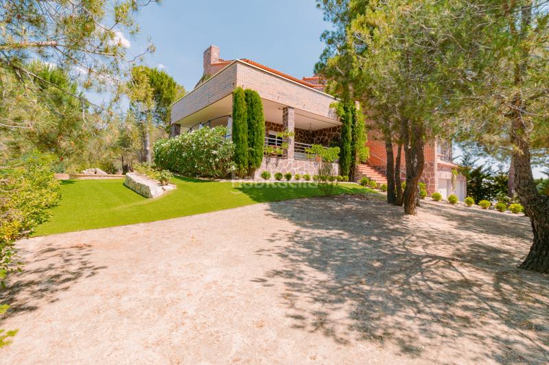Foto a864f294-edd2-45da-8f3e-113459d717ca. Casa amb xemeneia calefacció aparcament piscina a Torrelodones