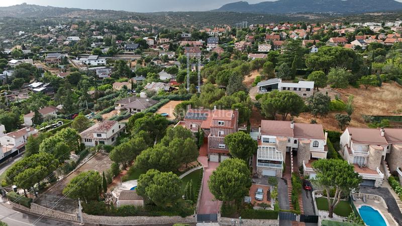 Foto df997b62-f807-4690-9b60-f7b82cfbf965. Casa amb xemeneia calefacció aparcament piscina a Torrelodones