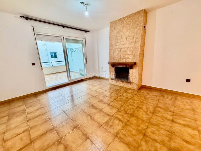 Foto 1b1d421c-1ab5-4f45-80da-97909b7da3fd. Apartament amb xemeneia aparcament piscina a Calahonda Mijas