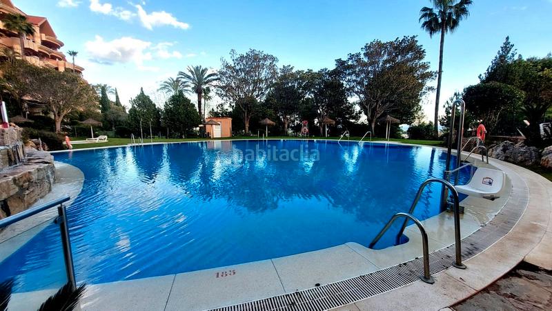 Foto c3bd1965-c572-4cf2-a9ec-13e5e7690f41. Apartament amb aparcament piscina a Las Brisas Marbella