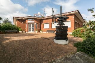 Casa a Bellaterra. Gran complejo a pie de ap7 en bellaterra