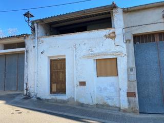 Masia a Godall. Casa con patio para rehabilitar en godall