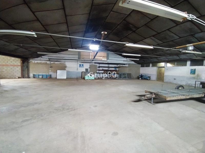 Foto b0e9edc0-7728-4f79-a04f-028e6ecb083f. Bâtiment à usage industriel dans Torrelameu