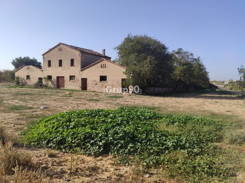 Foto 4df72009-a598-49b8-9d33-1fa1ebb4716a. Local comercial a Llívia Lleida
