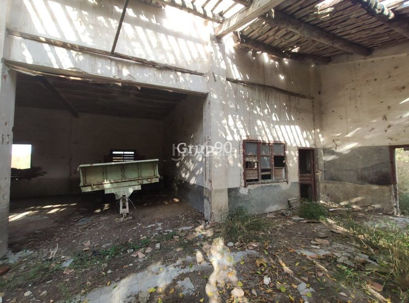 Foto 533ab405-f6c3-407a-97ea-f35b034fa872. Local comercial a Llívia Lleida