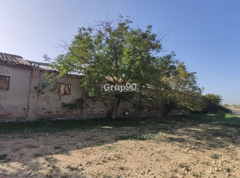 Foto a11fbeb1-fb16-40ae-b518-a77a6b9666ce. Local comercial a Llívia Lleida
