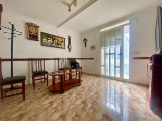 Casa a Santa Bàrbara. Casa a dos calles para entrar a vivir