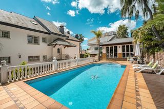 Casa a Pallejà. Villa de lujo con jardín y piscina en fontpineda