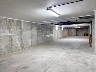 Lloguer Local Comercial  Flix. Buscas un amplio almacén de 200 m para guardar materiales o furg