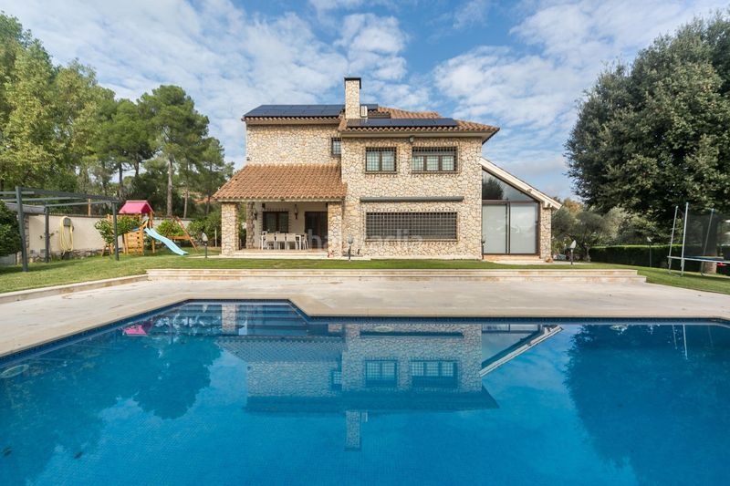 Foto 056f148c-b632-4b21-b589-e4ebd09db342. Casa amb calefacció aparcament piscina a Pallejà