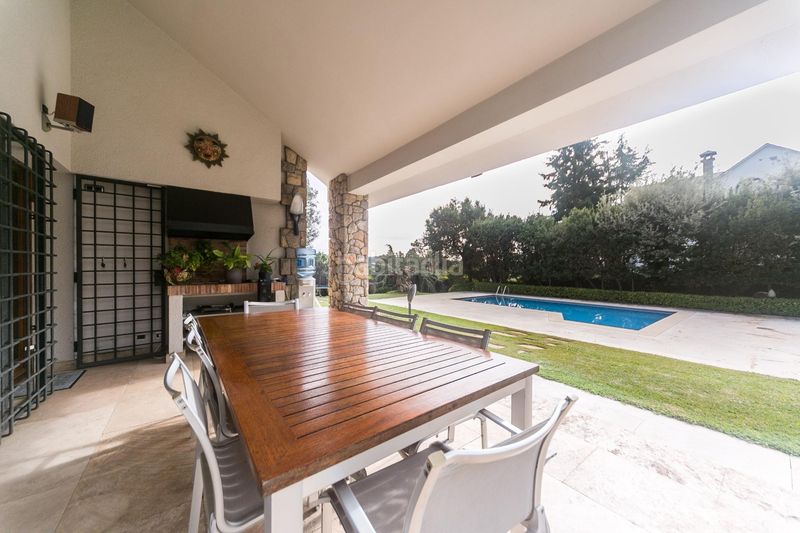 Foto 89a93251-8945-4903-b93c-8d9e84d98bc9. Casa amb calefacció aparcament piscina a Pallejà