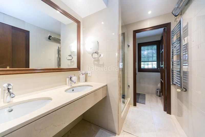 Foto b3cf7639-320a-47b7-a46a-f155448c5e78. Casa amb calefacció aparcament piscina a Pallejà