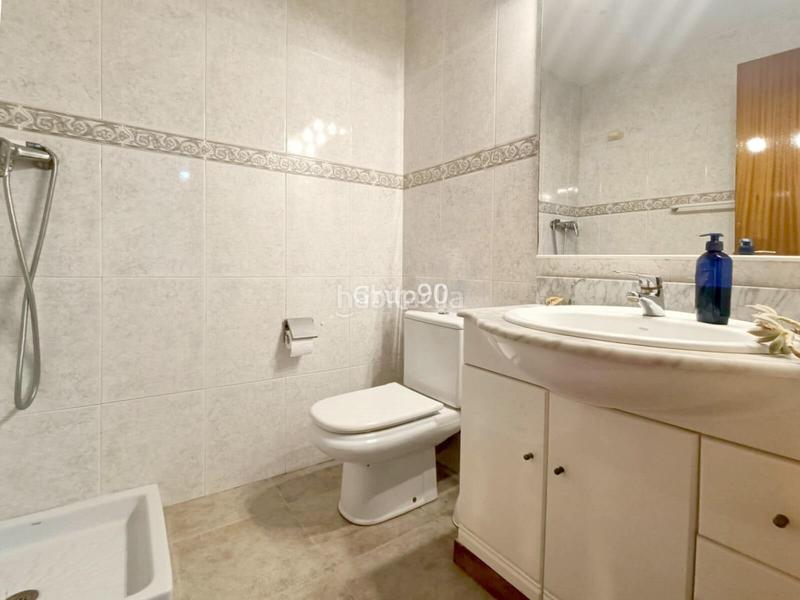 Foto c23e75cd-744a-4a15-bf5e-59abb0d494fe. Casa con riscaldamento parcheggio piscina in La Bordeta Lleida