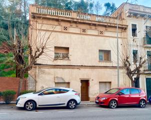 Casa a Cervelló. Casa de 1910 con patio en el centro de cervelló