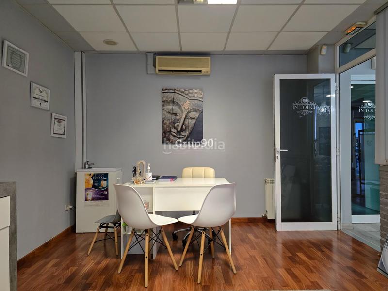 Foto 570016ba-44bc-494f-832f-b4bd18ba8fbc. Alquiler local comercial oportunidad de traspaso de centro de estética ! en Lleida