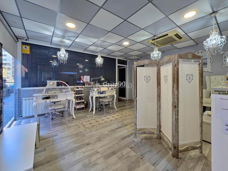Foto 71515e8d-6256-44cd-8e65-d3bde2533d3b. Alquiler local comercial oportunidad de traspaso de centro de estética ! en Lleida