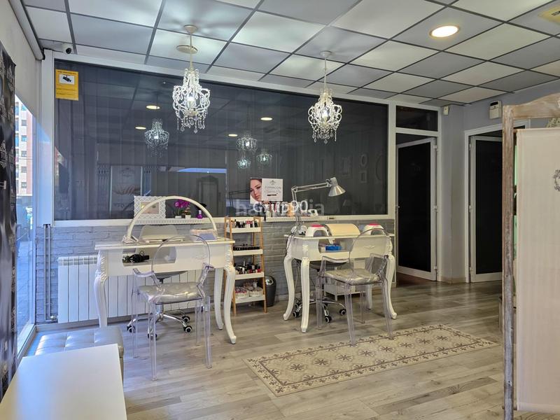 Foto be9b29e1-e21d-4e36-bc7d-d8ff170d85b7. Alquiler local comercial oportunidad de traspaso de centro de estética ! en Lleida