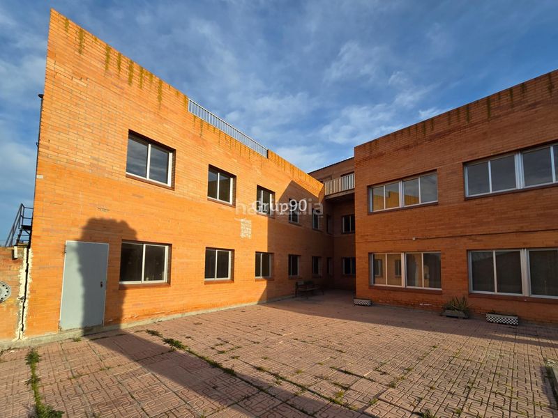 Foto b7bb672d-54ad-4cd3-b7e7-8bb00eb762b4. Edifici a carrer carrer de la bonavista 15 a Alcarràs