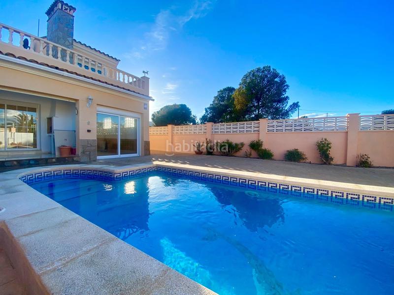 Foto 01b6290e-5863-4cc1-95ef-ff24013cb3e9. Casa pareada fantástico pareado en miamiplatja en Miami Platja