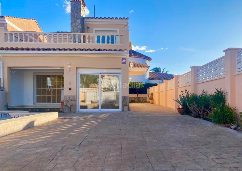 Foto f720eb8f-6139-4e8a-ad22-ef9dc4a84fd7. Casa pareada fantástico pareado en miamiplatja en Miami Platja