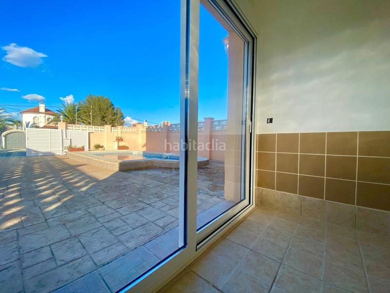 Foto fed3de53-7864-41e9-a58b-a6f2bc3c313c. Casa pareada fantástico pareado en miamiplatja en Miami Platja