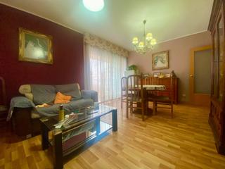 Etagenwohnung in Santa Bàrbara. Piso seminuevo con vistas a plaza en santa bárbara
