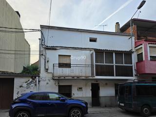 Masia a Rosselló. Descubre esta casa de 3 plantas en el centro de rosselló!