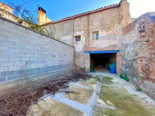 Masia a Sarroca de Lleida. Casa con patio, piso y desván en sarroca de lleida