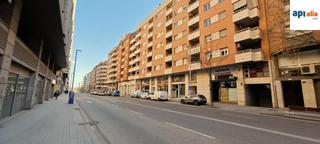 Pis a Príncep de Viana-Clot-Xalets Humbert Torres. Piso amplio de 4 habitaciones con plaza de aparcamiento y traste