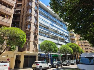 Dplex a Joc de la Bola - Camps d'Esports. Amplio dplex de 3 habitaciones con plaza de parking  zona alta